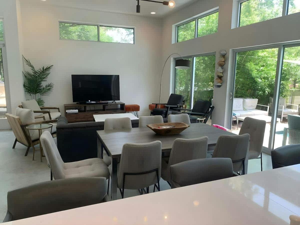 Stunning Modern Home W Pool & Hot Tub In Dt Austin Exteriör bild