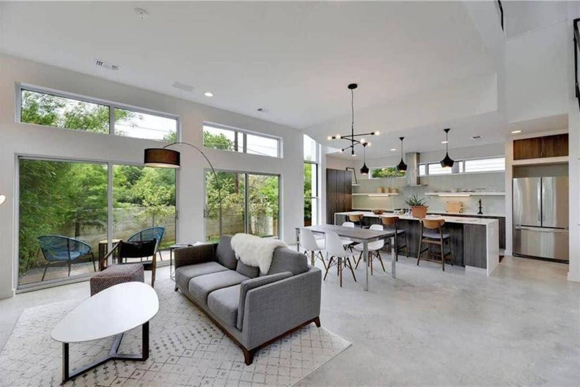 Stunning Modern Home W Pool & Hot Tub In Dt Austin Exteriör bild